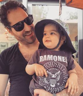 mani-and-daugther-ramones